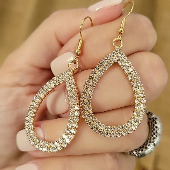 🔥LAST PAIR🔥 Stunning Crystal Teardrop Statement Earrings - Picture 6 of 7